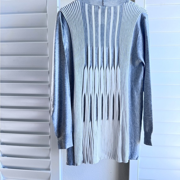 Stitch Fix: Elegant Gray and White Women's Sweater - Picture 16 of 16